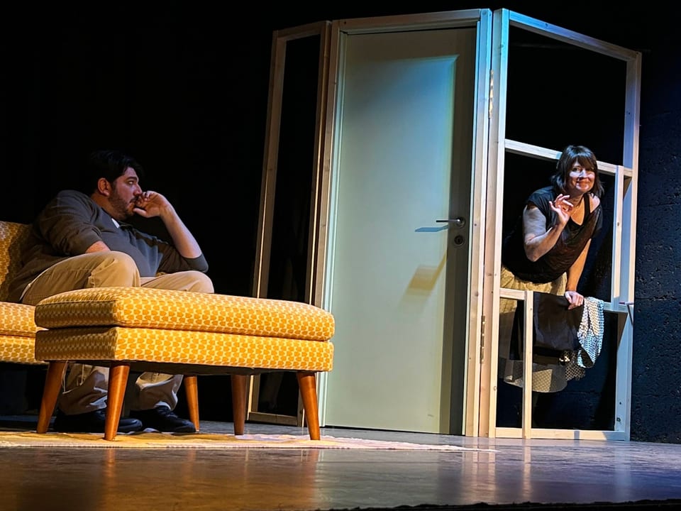 Coppia aperta quasi spalancata - scena alla finestra